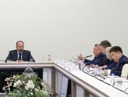 Егор Борисов рассказал Михаилу Меню о реализации наиболее значимых госпрограмм в сфере строительства и ЖКХ в Якутии