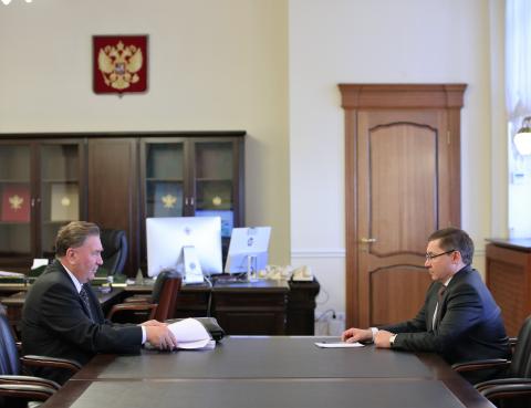 Владимир Якушев и Александр Михайлов обсудили ситуацию в сфере строительства и ЖКХ Курской области